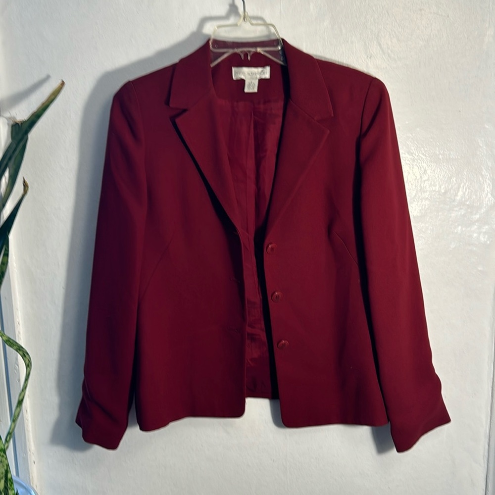 Size 8 red wine blazer fully lined